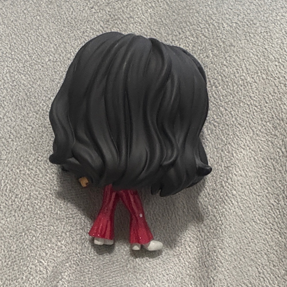 Selena Funko Pop Figure in Sparkling purple Outfit - Picture 3 of 3